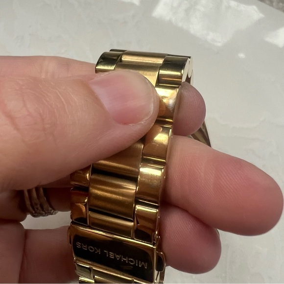 Michael Kors Oversized Bradshaw Unisex Watch Black Gold Stainless Steel MK5739 - Picture 15 of 15